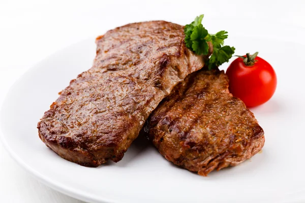 Gegrilde steaks — Stockfoto