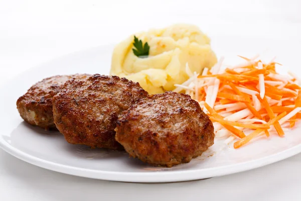 Smažené Steaky Brambory Zeleninový Salát — Stock fotografie