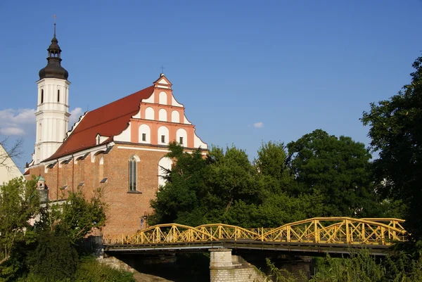 Weergave Van Kerk Poolse Stad Onder Blauwe Hemel — Stockfoto