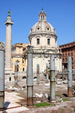 Roma'da Traian sütun ve santa maria di loreto