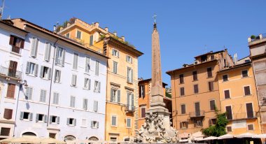 Çeşme üzerindeki piazza della rotonda, Roma, İtalya