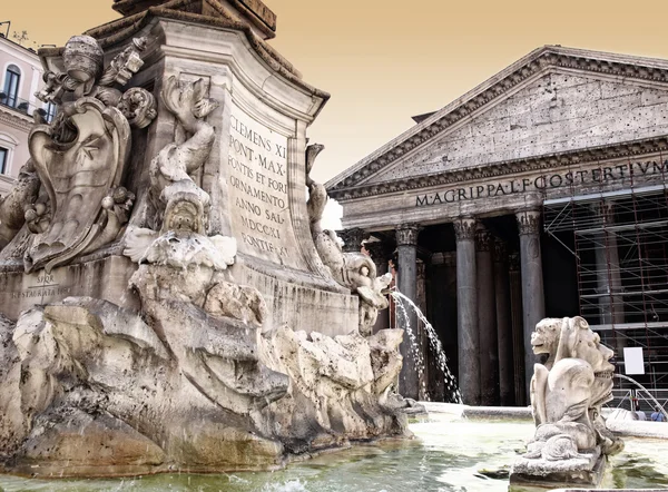 Pantheon con Fontana a Roma — Foto Stock