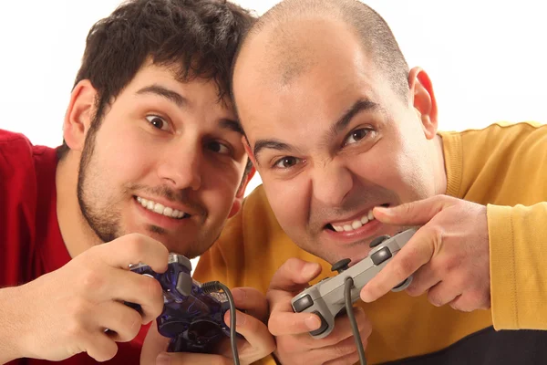 Denetleyicisi iki genç adam video oyunu oynarken konsol — Stok fotoğraf