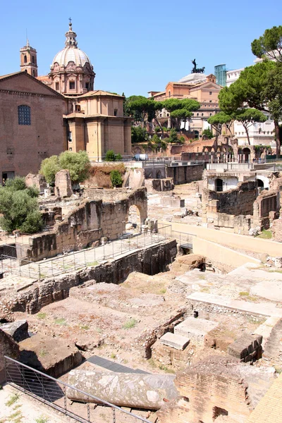 Ruínas do Fórum Romano, em Roma, Itália — Fotografia de Stock