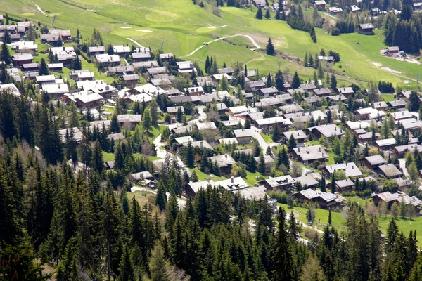 スイス スイス アルプス ヴェルビエ スキー リゾートの詳細 — ストック写真