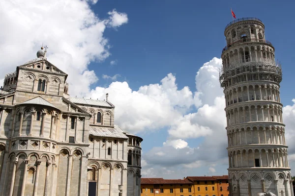 Duomo Katedrali ve Pisa leaning tower — Stok fotoğraf