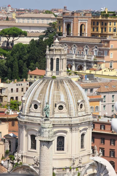 Coluna de Traian e Santa Maria di Loreto em Roma, Itália — Fotografia de Stock