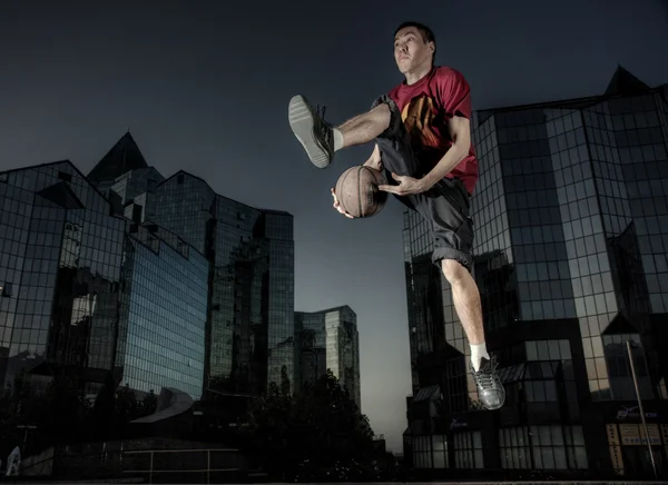 都市のバスケット ボール選手 — ストック写真
