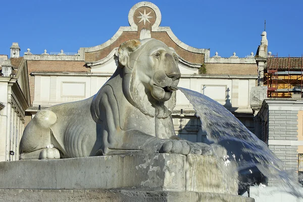 Leão-fonte na praça de Roma — Fotografia de Stock