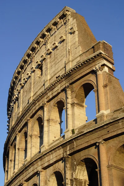 Colosseum luminat de apusul soarelui — Fotografie, imagine de stoc