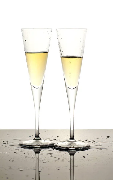 Två lyxiga champagne glas — Stockfoto