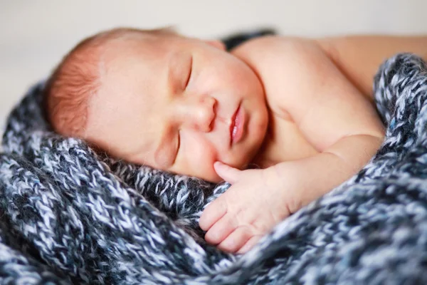 Adorável bebê recém-nascido — Fotografia de Stock