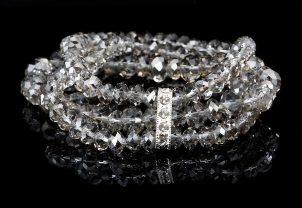 Bracelet avec diamants sur noir — Photo