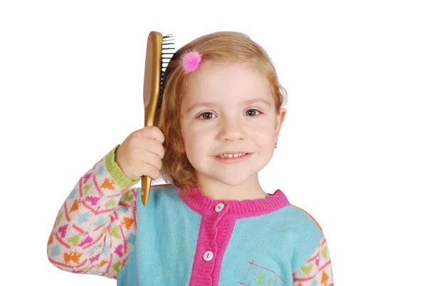 Rubia y el rimelküçük kız saçları tarak — Stok fotoğraf