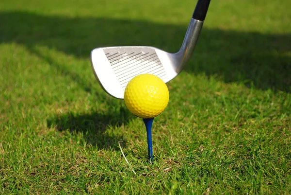 Gele golfbal — Stockfoto