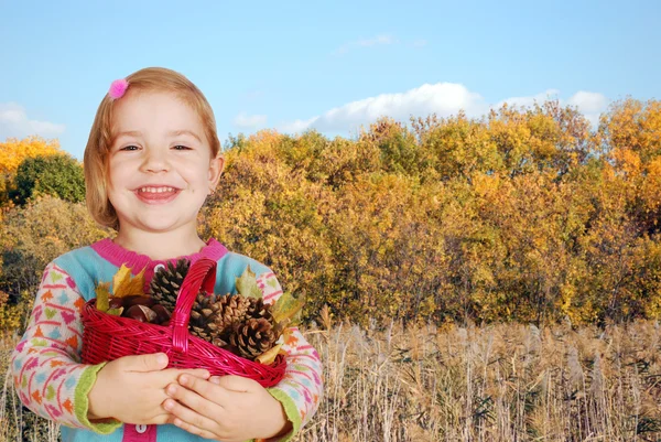 Kleines Mädchen Herbst Szene — Stockfoto
