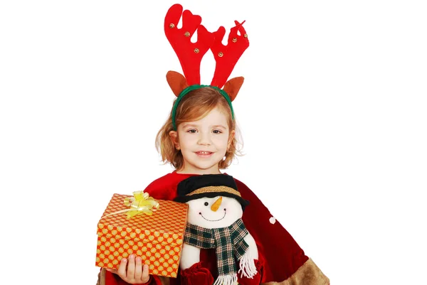 Маленькая девочка с рогом оленя на голове и подарком — стоковое фото