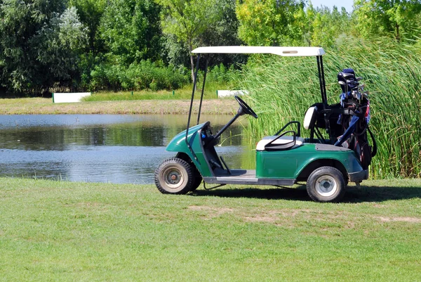 Buggy elétrico para golfe — Fotografia de Stock