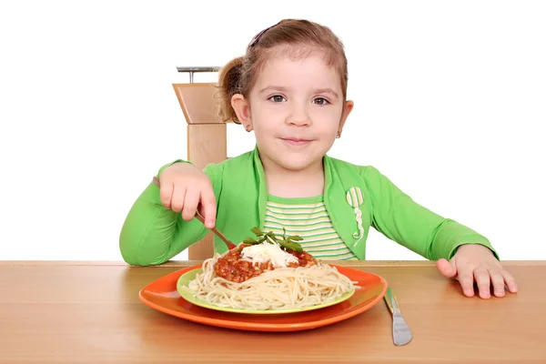 Κοριτσάκι τρώει μακαρόνια — Φωτογραφία Αρχείου