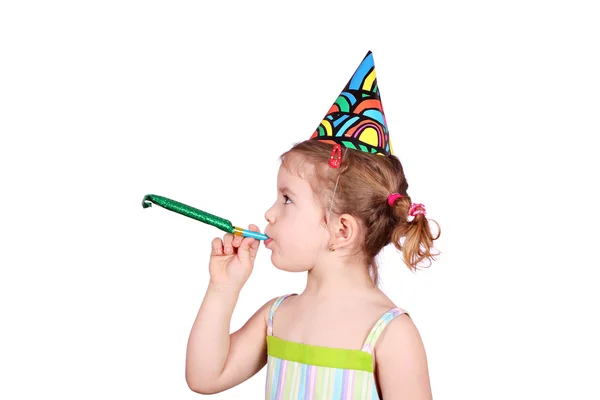 Kis lány születésnapi kalap és trombita fél — Stock Fotó
