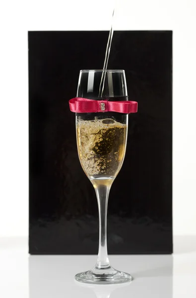 Díszített üveg pezsgővel — Stock Fotó