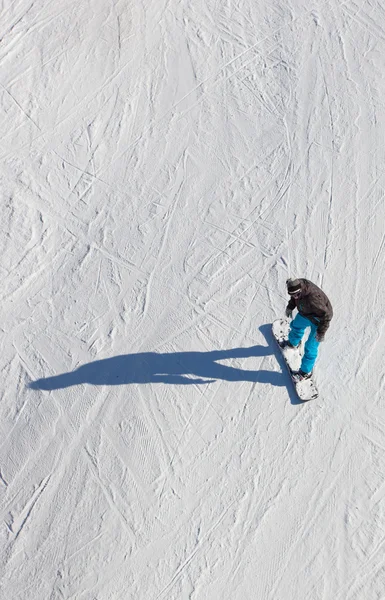 Snowboarder Coloré Haut Sur Une Pente Neige Chevauchant Son Snowboard — Photo