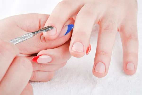 Mooie Vrouw Handen Doen Mannelijke Manicure — Stockfoto