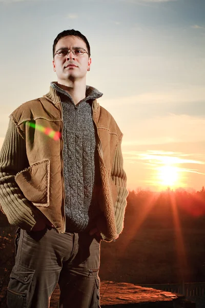 Muž při západu slunce — Stock fotografie