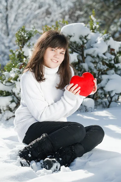 Teen girl heart in his hands — Stock Photo, Image