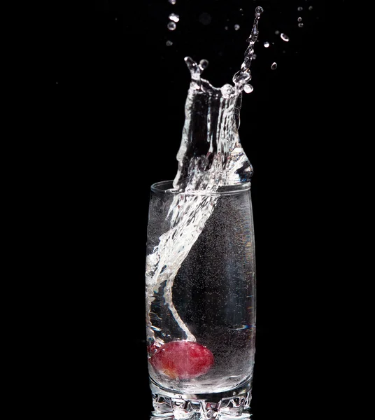 Uvas y agua — Foto de Stock