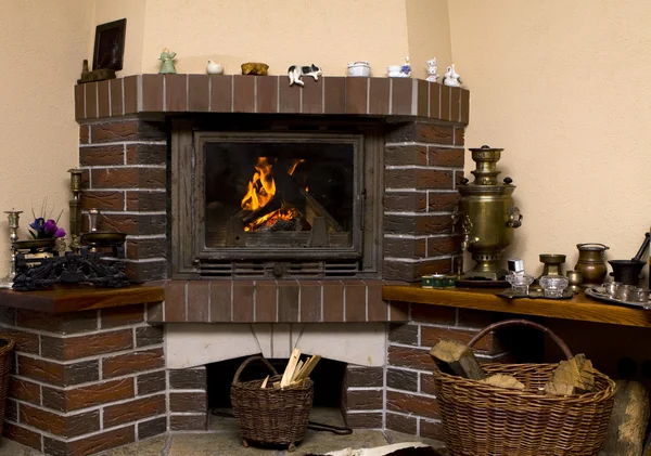 暖炉の丸太小屋 — ストック写真