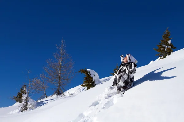 Ženské snowboardista v Dolomitech — Stock fotografie