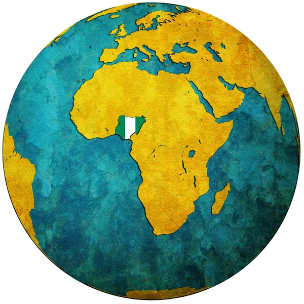 Nigeria vlag op globe kaart — Stockfoto