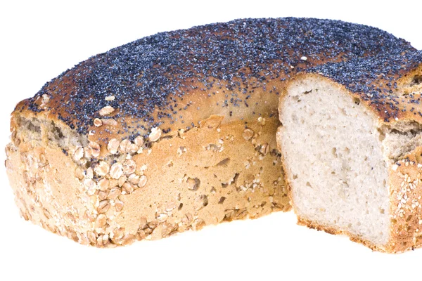 Casa una pagnotta di pane di segale con semi e semi di papavero — Foto Stock