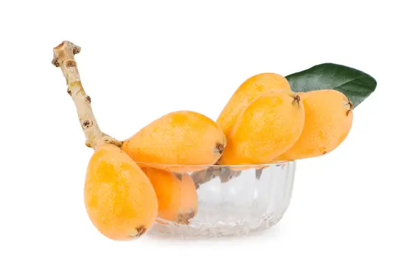 Csoport loquat gyümölcsök elszigetelt fehér background — Stock Fotó