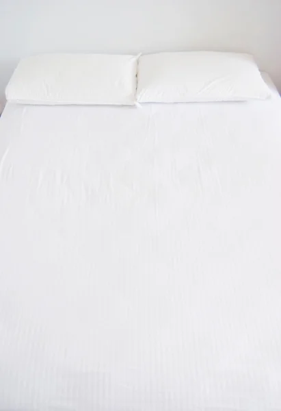 White bedroom with white beddings — Stock Photo, Image