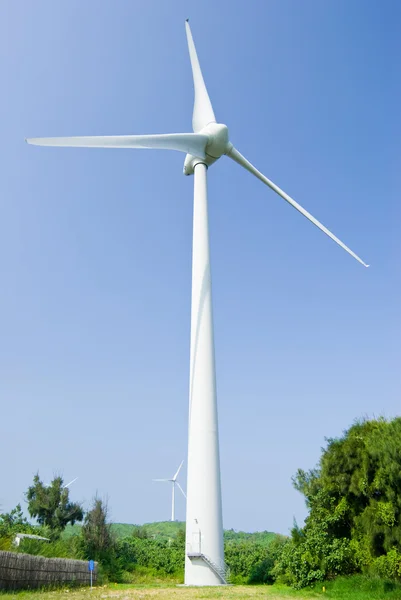 Wind Power Generatie Machine Onder Blauwe Hemel — Stockfoto