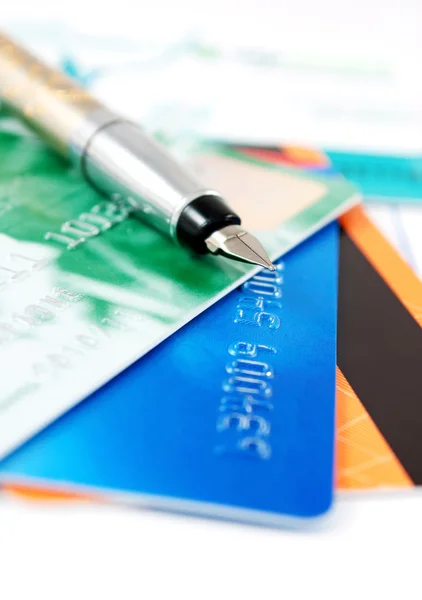 Credit cards en vulpen — Stockfoto