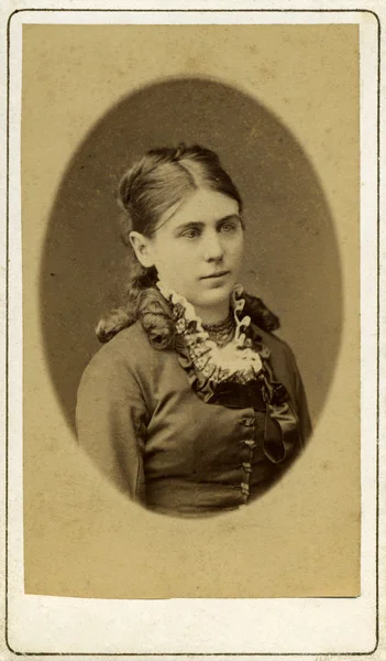 ロシア語の女性の 1902 年からのビンテージ写真肖像画 — ストック写真