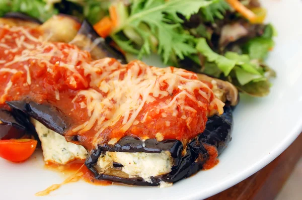 Baked eggplant filled with tomato and cheese — Stock Photo, Image