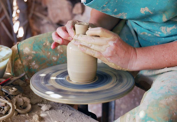 Close up of the hands of a potter — Stock Photo, Image