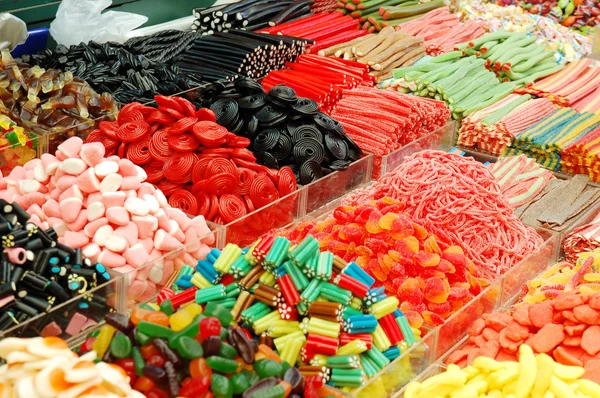 Vele kleurrijke snoepjes — Stockfoto