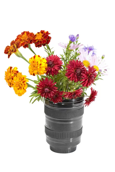 Buquê de flores na lente — Fotografia de Stock