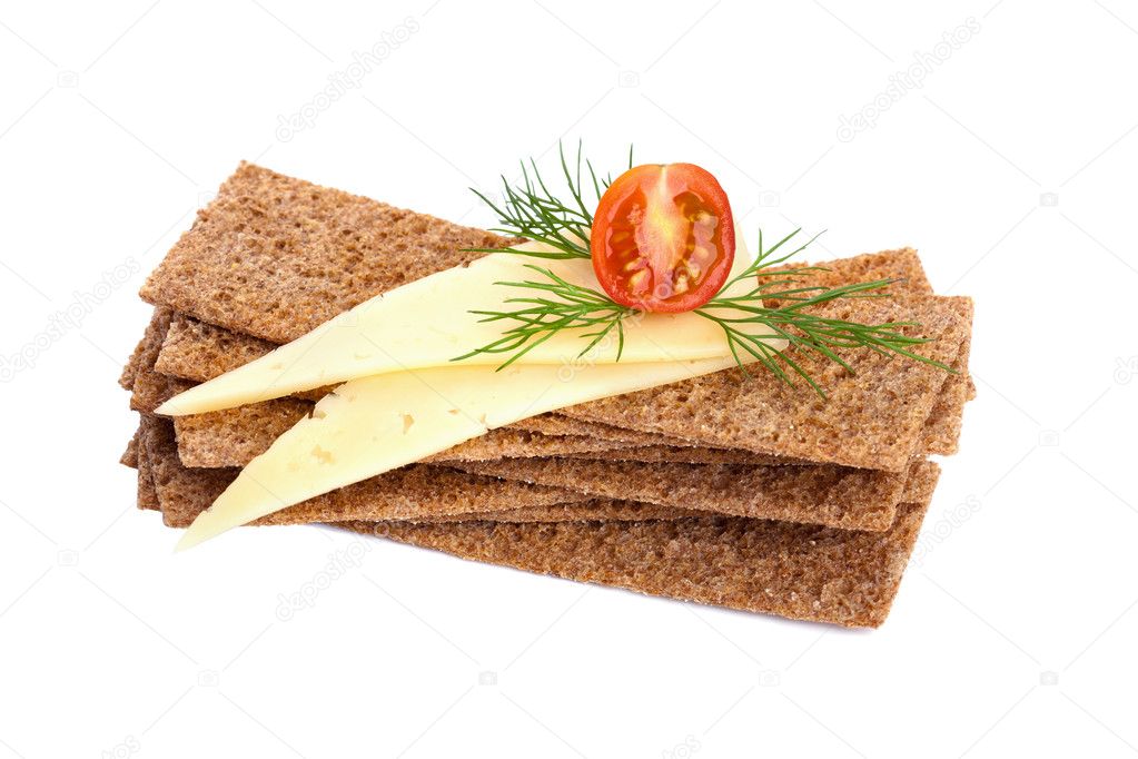 Crispbread with cheese, tomato and dill