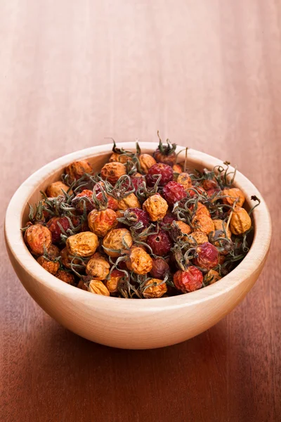 Dried rose hips in bowl — Stock Photo, Image