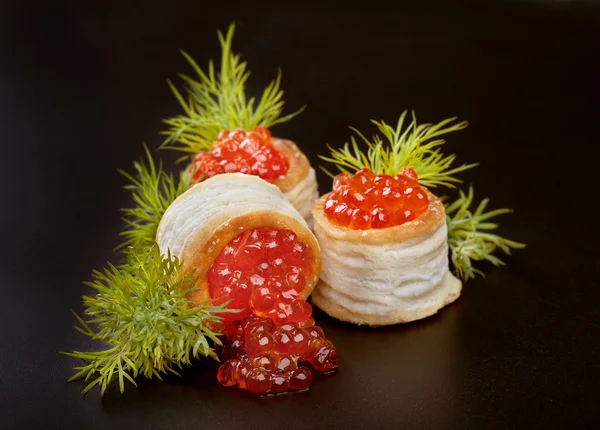 Tartlets with red caviar — Stock Photo, Image