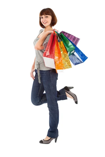 Vrouw met regenboog gekleurde shopping tassen — Stockfoto
