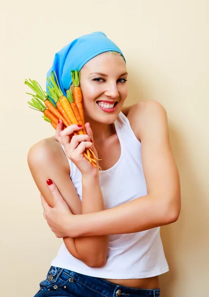 Mujer con zanahorias —  Fotos de Stock
