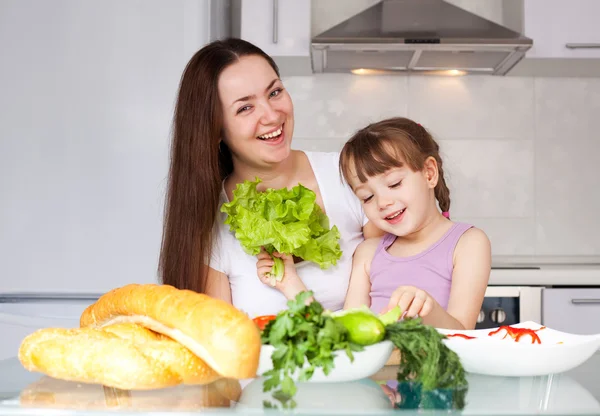 Mother and daughter cook — Stock Photo, Image