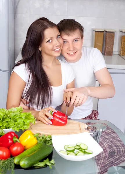 Couple cooking together — Stock Photo, Image
